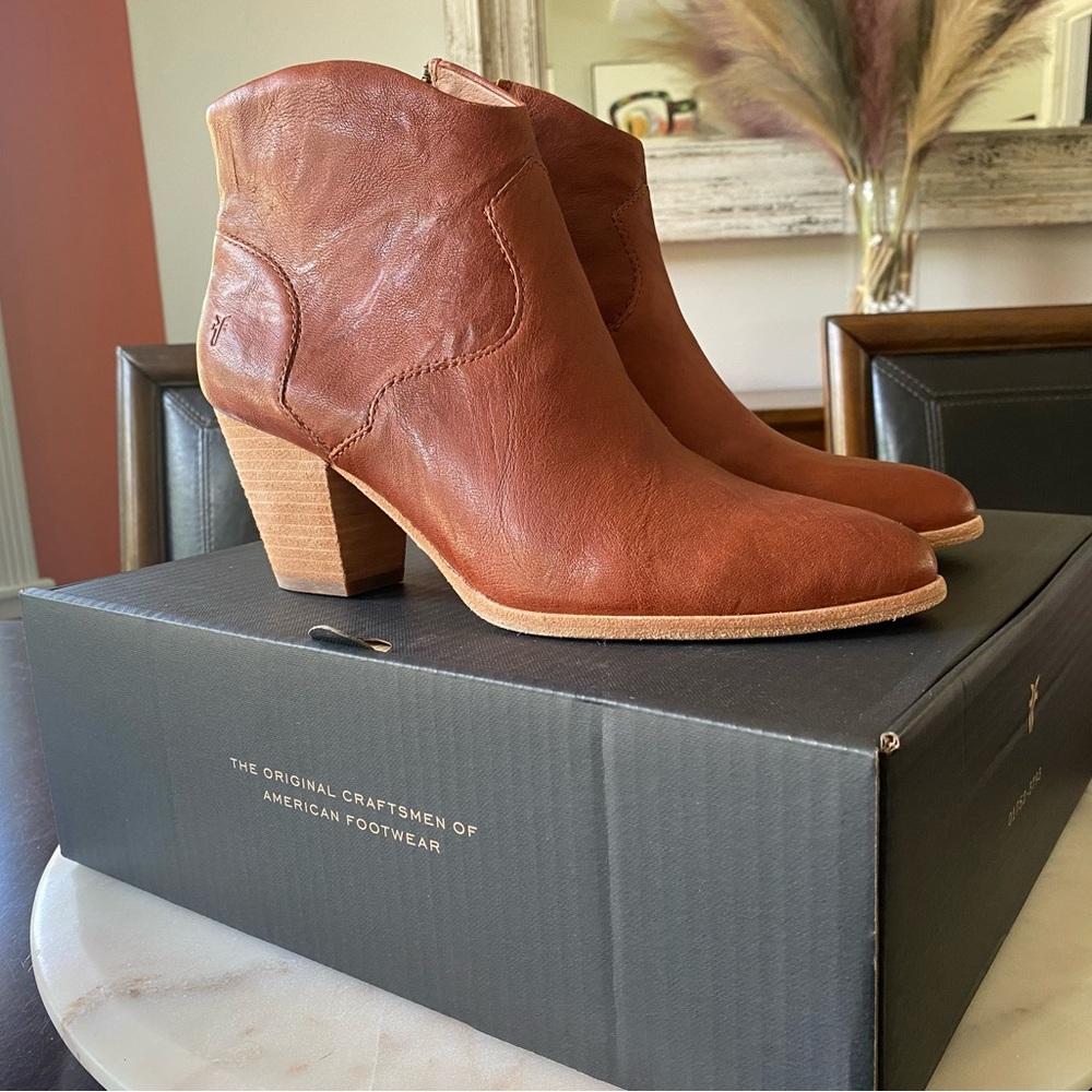 https://www.thefryecompany.com/products/reed-bootie-3478342-78342-cognac